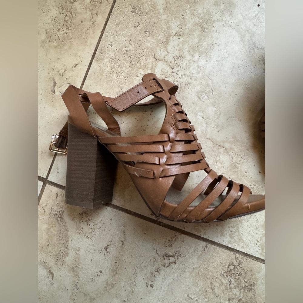 Heels - Picture 2 of 3